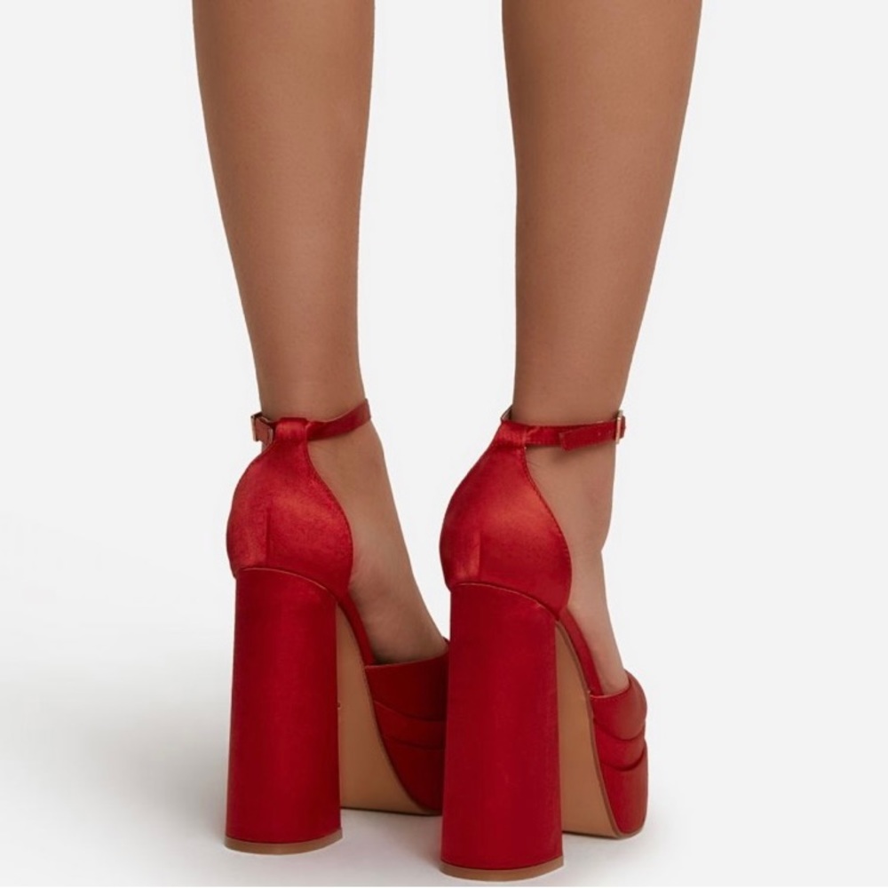 Red platforms - Picture 3 of 5